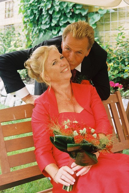 080808-yvette-fluistert 