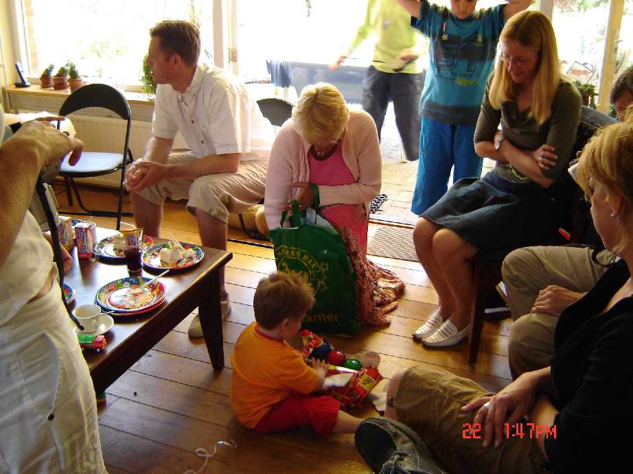 050522-yvonne-pakt-uit (69K)