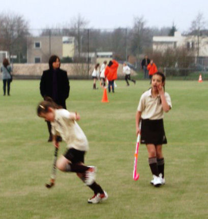 Jiska en Mieke 1e hockeywedstrijd  