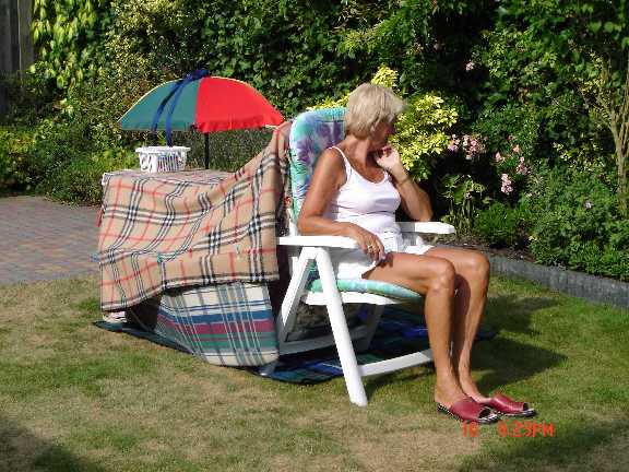 050516-yvonne-zoekt (49K)